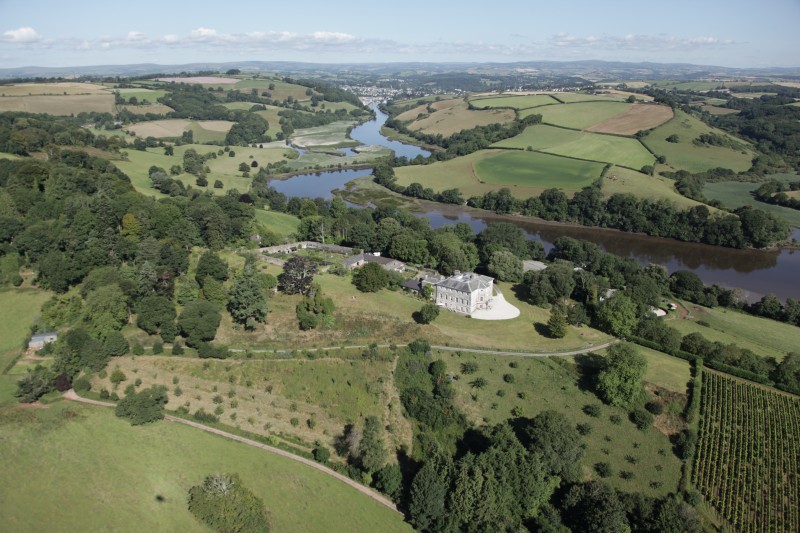 use-sharpham-house-beside-river-dart-with-totnes-in-the-background