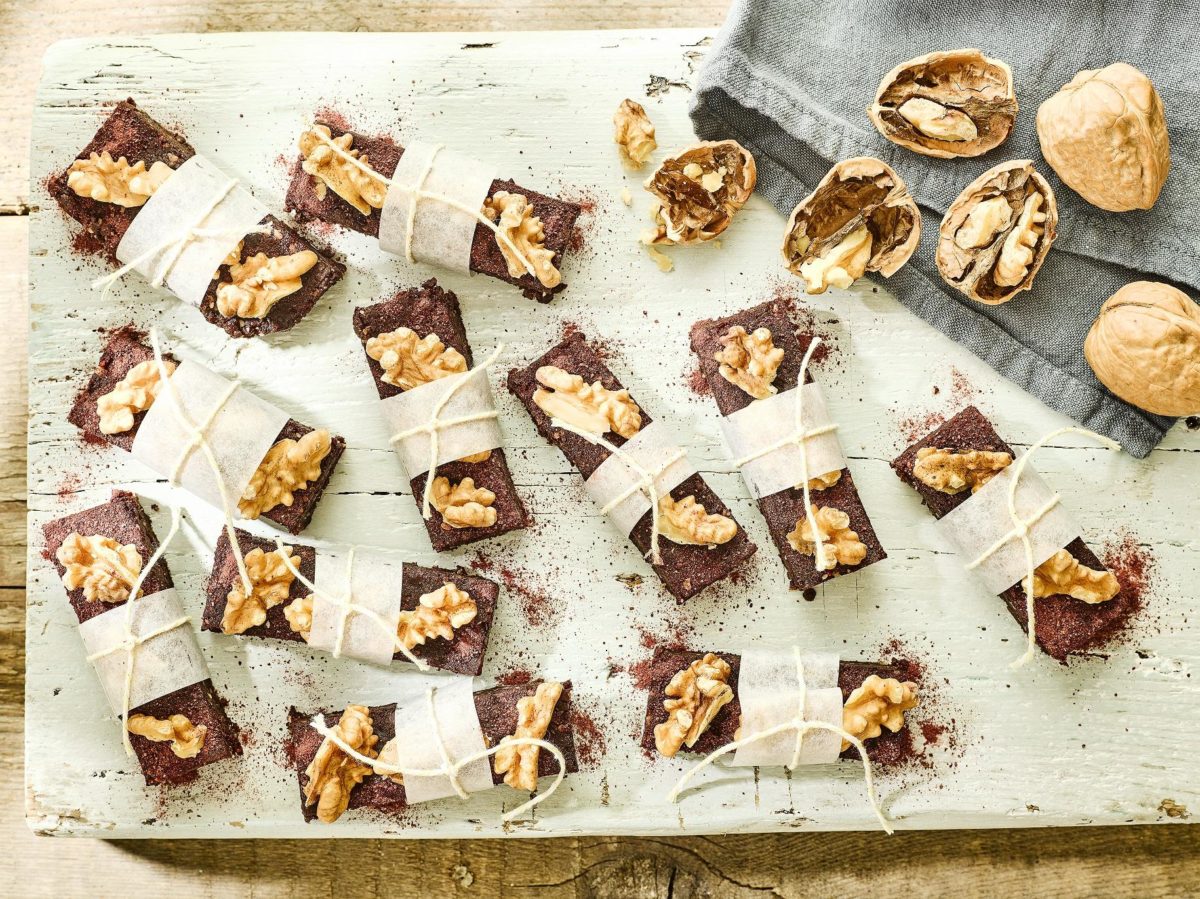 5 Ingredient Walnut Energy Bars