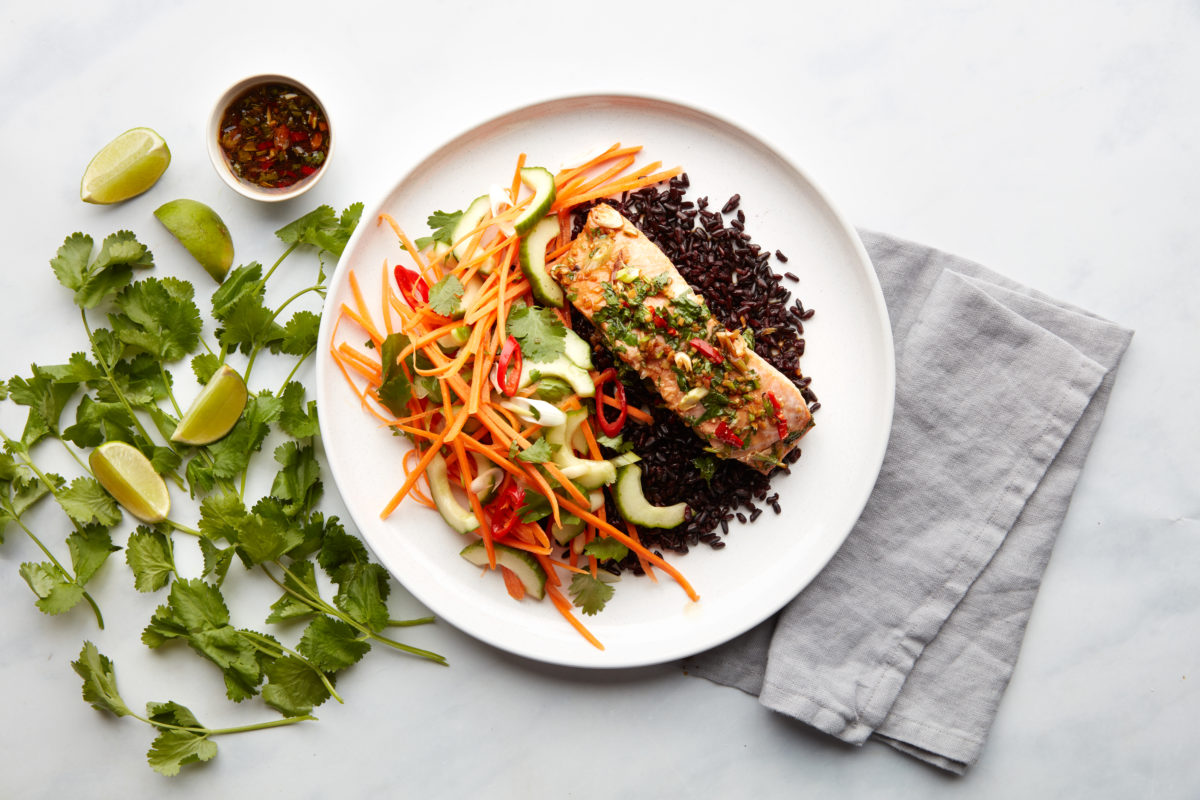 Sticky asian salmon with carrot salad _ black rice_1