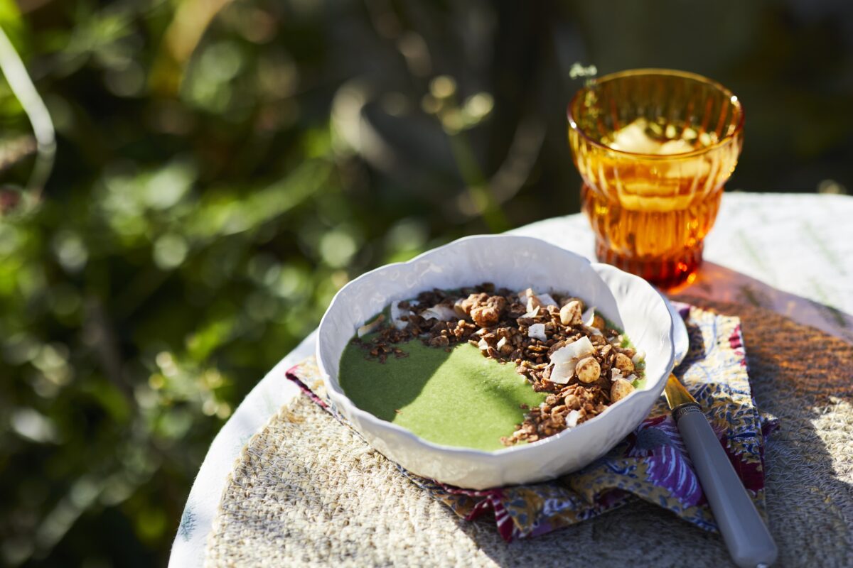 Granola with Green Smoothie Bowl